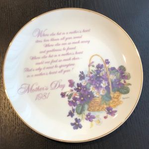 Mother's Day 1981 Plate Platter Dish Floral Accents
